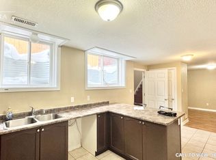 60 Mullin Dr #2, Guelph, ON N1E 7M4