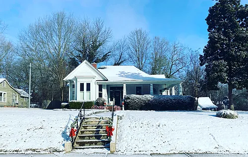 521 W College St Photo 1