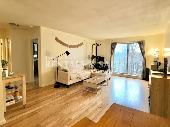 804 Centre St APT 306, Jamaica Plain, MA 02130