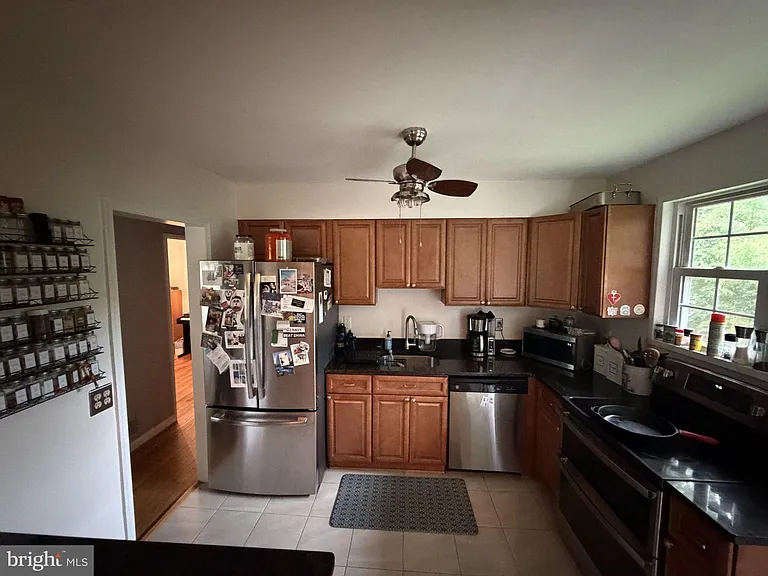 2349 N Early St — Photo 4