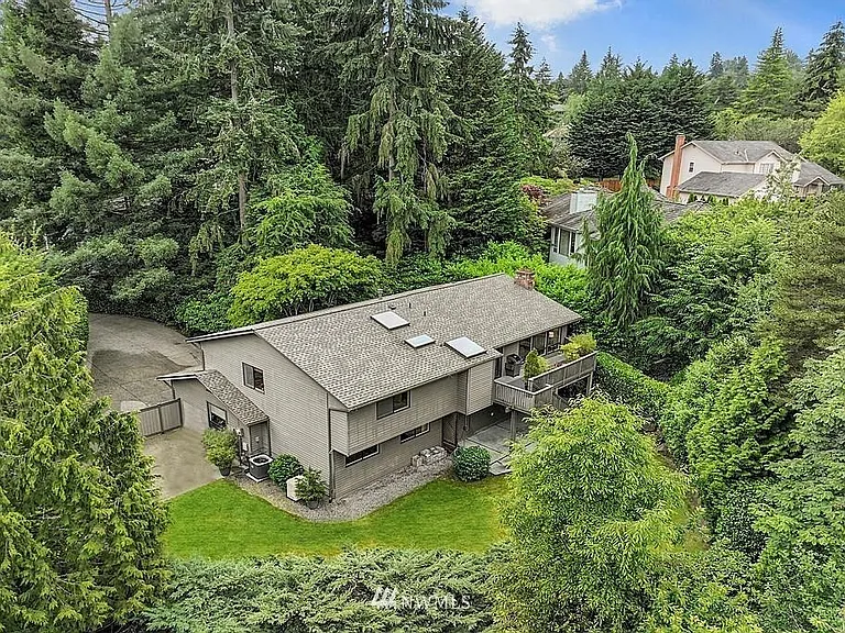 Park-like green setting with privacy