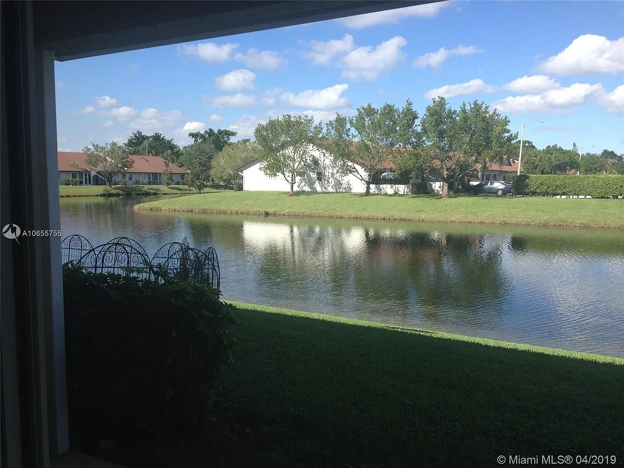 2 bed, 2.5 bath, 1230 sqft, $2,600 — Photo 2