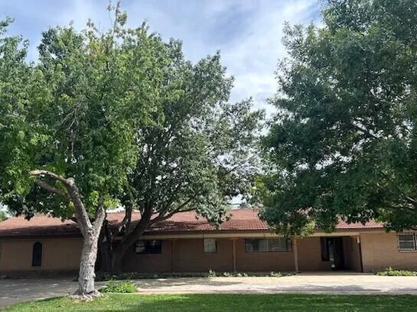 901 W 2nd St, Claude, TX 79019