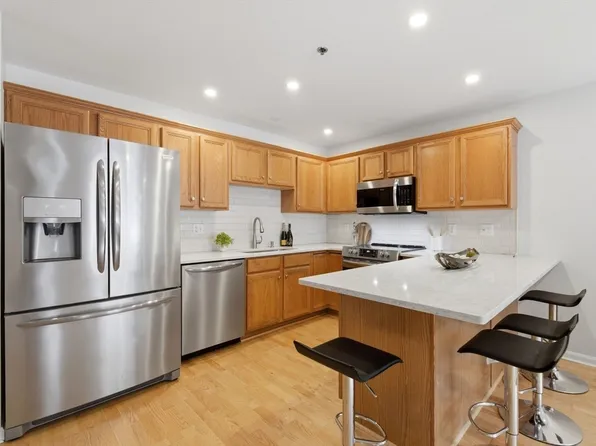1 Eagle Dr, Tewksbury, MA 01876