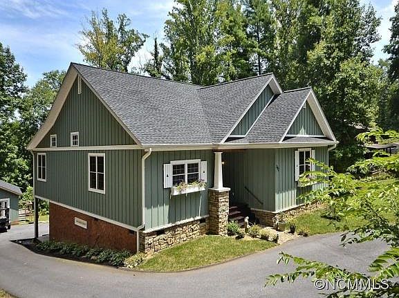 1st image of 382 Armstrong Ave