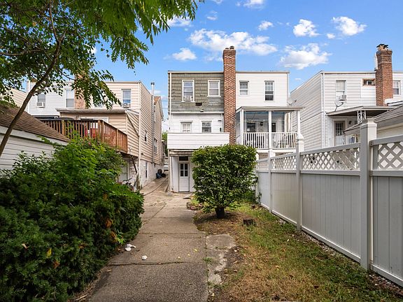 3rd image of 837 Vincent Ave