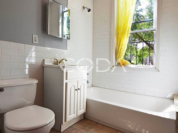 3rd image of 266 Nassau Ave APT 2R