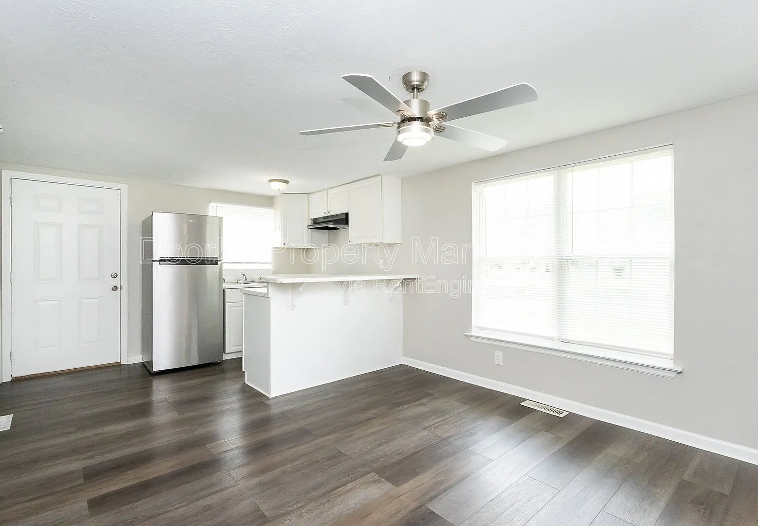 1 bed, 1.0 bath, 864 sqft, $945 — Photo 2