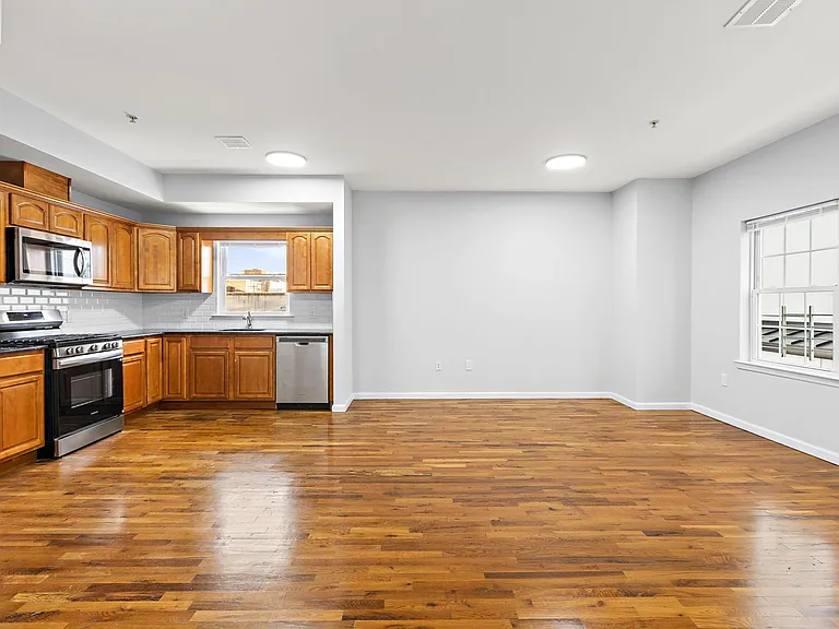 84-86 Astor Street — Photo 15