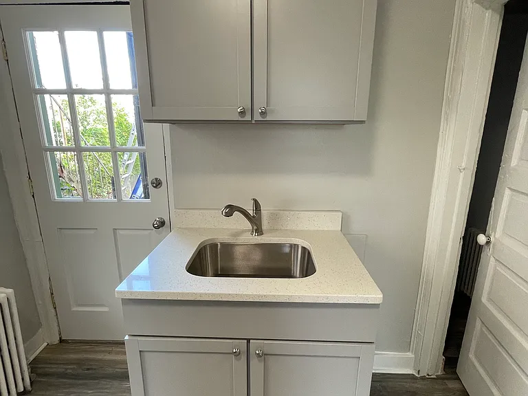 749 Hazelwood Ave #1 — Photo 4
