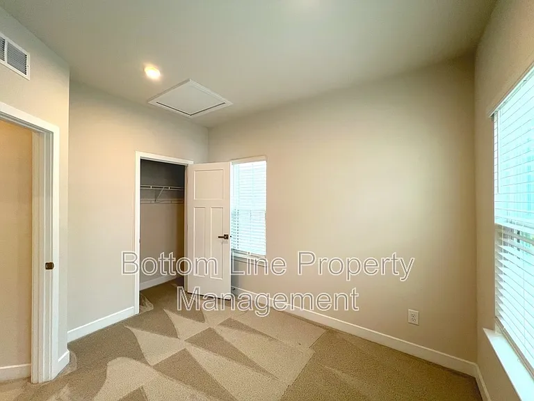 9416 Mallard Mills Dr — Photo 20