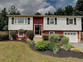 4 Angelwood Rd, Coventry, RI 02816
