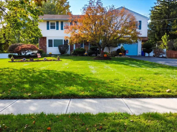 13 Lee Road, Manalapan, NJ 07726