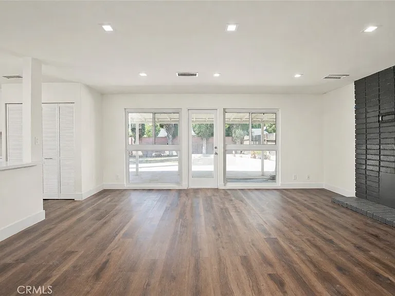 7429 Kentland Ave — Photo 5