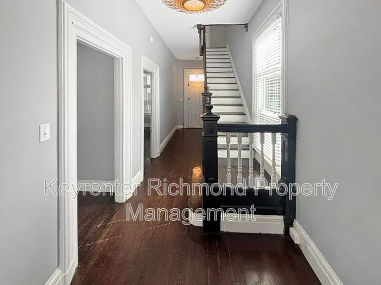 2220 E Marshall St — Photo 2