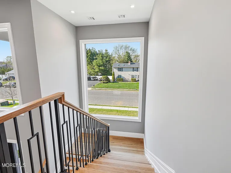 84 Cooper Ave — Photo 32