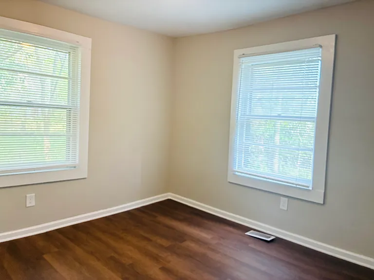202 W Sullivan St — Photo 9