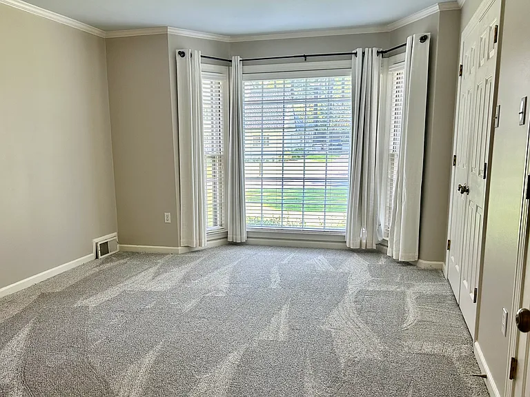 2167 Wentworth Ln — Photo 10