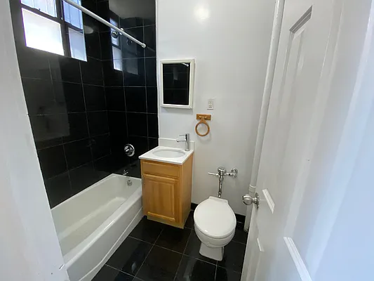 Rented by J PRESTON AND ASSOCIATES INC | media 18