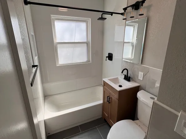 1809 W 41st St APT 2E, Kansas City, MO 64111