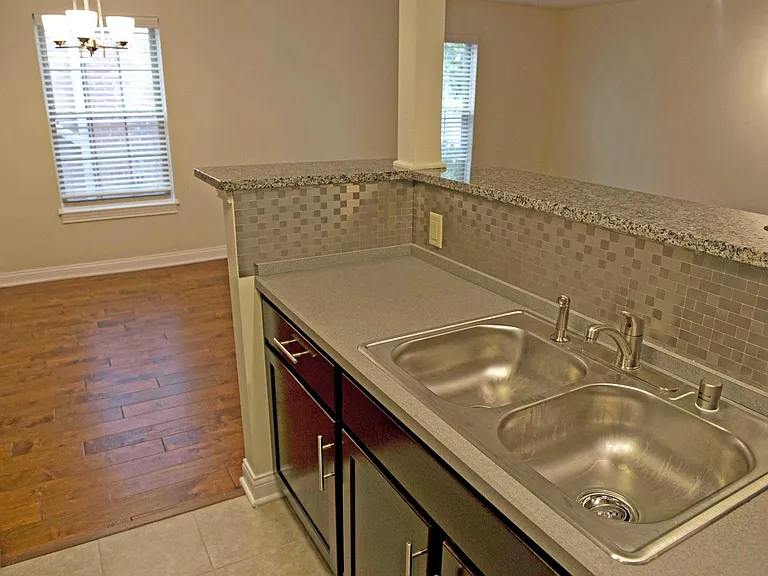 Park Court Apartments — Photo 18