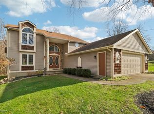 609 Maple Creek Dr, Amherst, OH