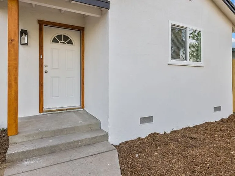 1406 W Roosevelt Ave — Photo 2