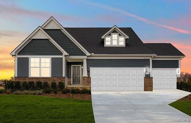 1st image of 3229 Roslyn Dr #2