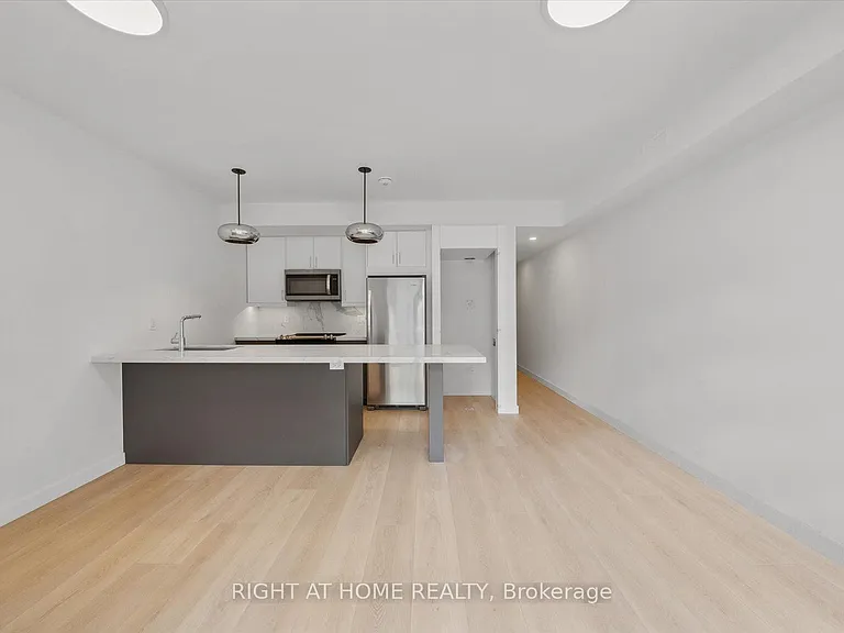 367 Howland Ave #2 — Photo 4