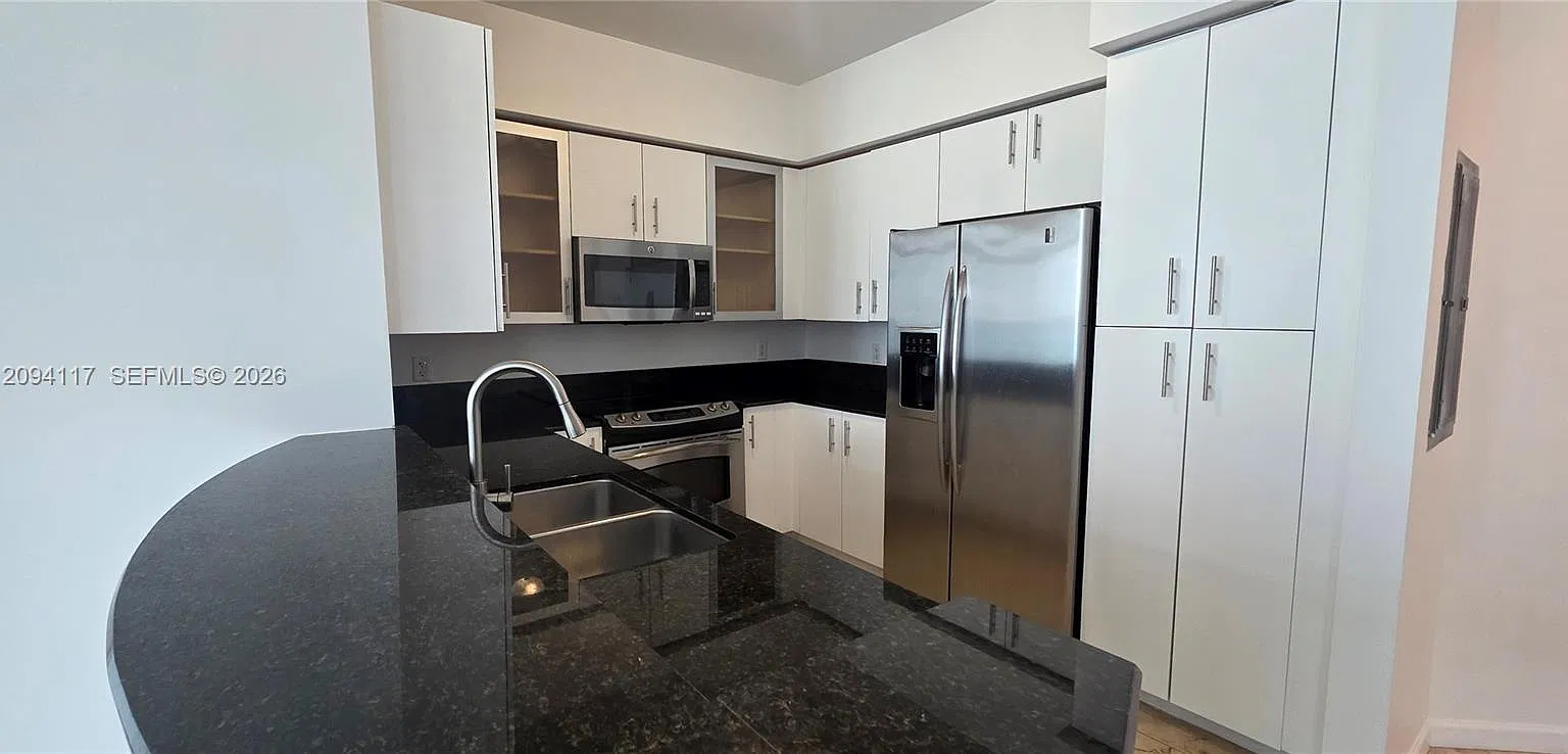 360 Condo A — Photo 3