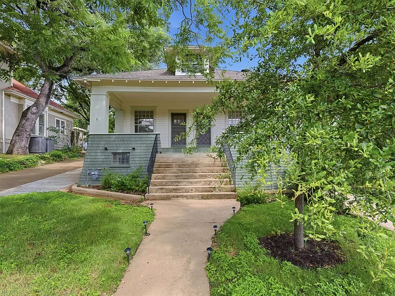 608 Harthan St — Photo 1