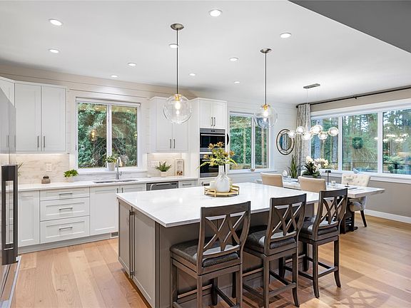 4th image of 2371 Renfrew Rd