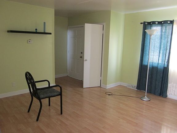 3rd image of 1376 Monomoy St APT D