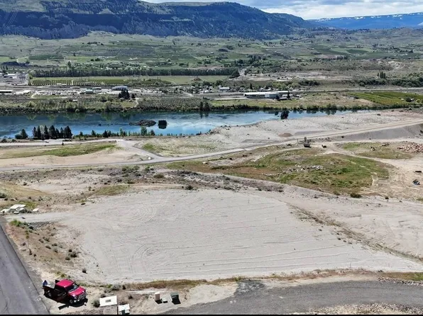 102 S Valiant Dr, East Wenatchee, WA 98802