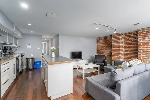 1820 Calvert St NW #1818 Photo 1