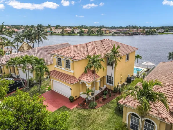 13724 SW 52nd St, Hollywood, FL 33027