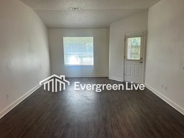 75 Cyrilla Ct — Photo 2