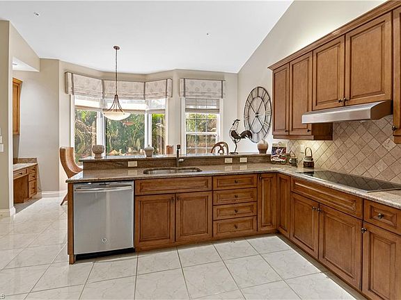 5th image of 191 Colonade CIR
