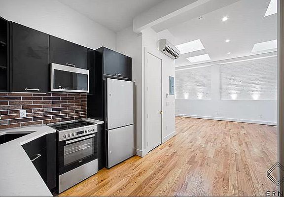 3rd image of 163 Graham Ave #1C