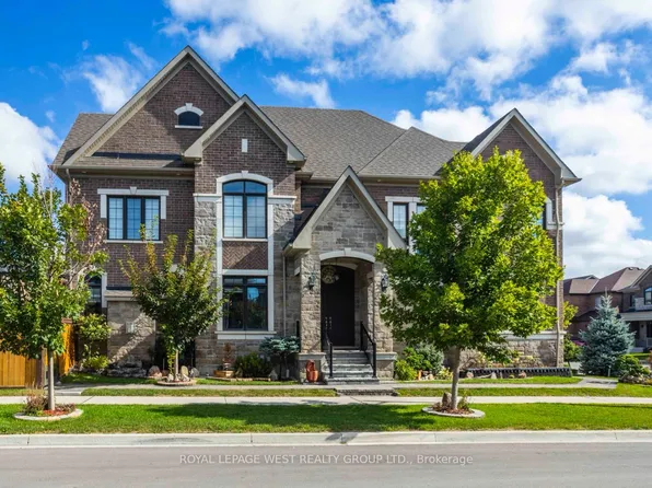 13 Arksey St, Whitby, ON L1P 0G5