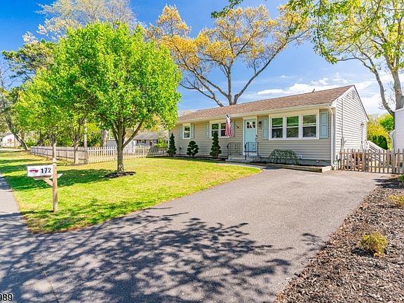 3rd image of 172 Riviera Dr
