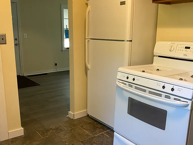 645 S Fairview Ave — Photo 5