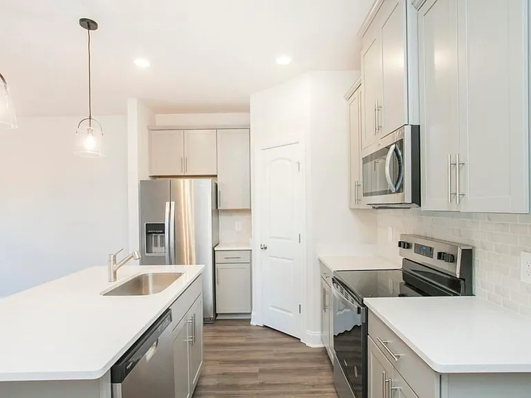 2304 Yukon Ct — Photo 6