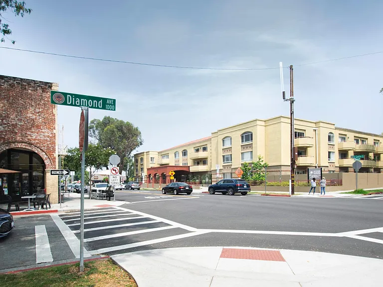Golden Oaks Apartments — Photo 15