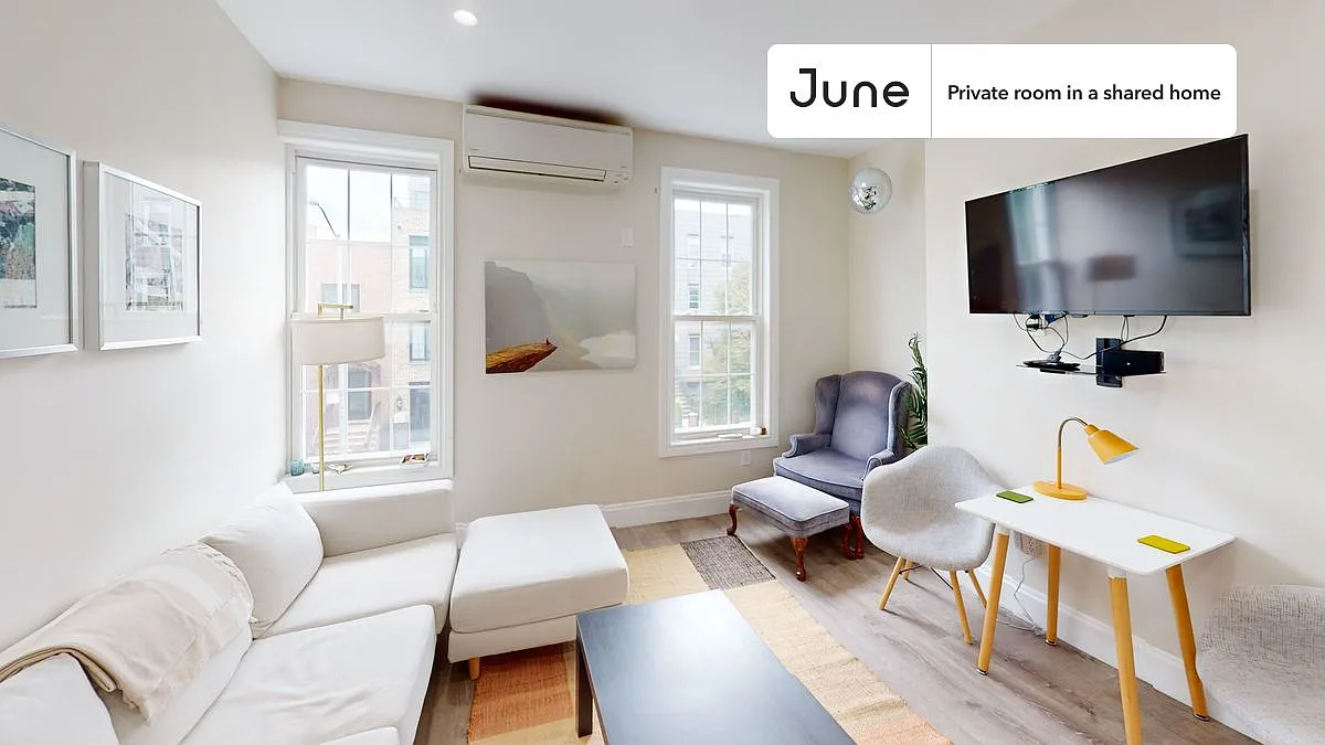 Full bedroom in 3 bed/2 bath home in Greenpoint #1737 A — Photo 2