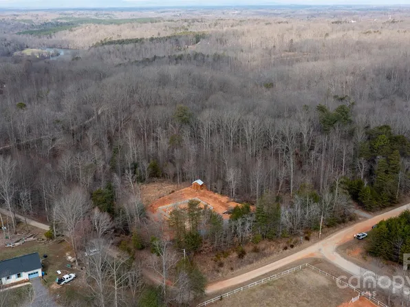 678 Jarvis Plantation Rd, Dobson, NC 27017