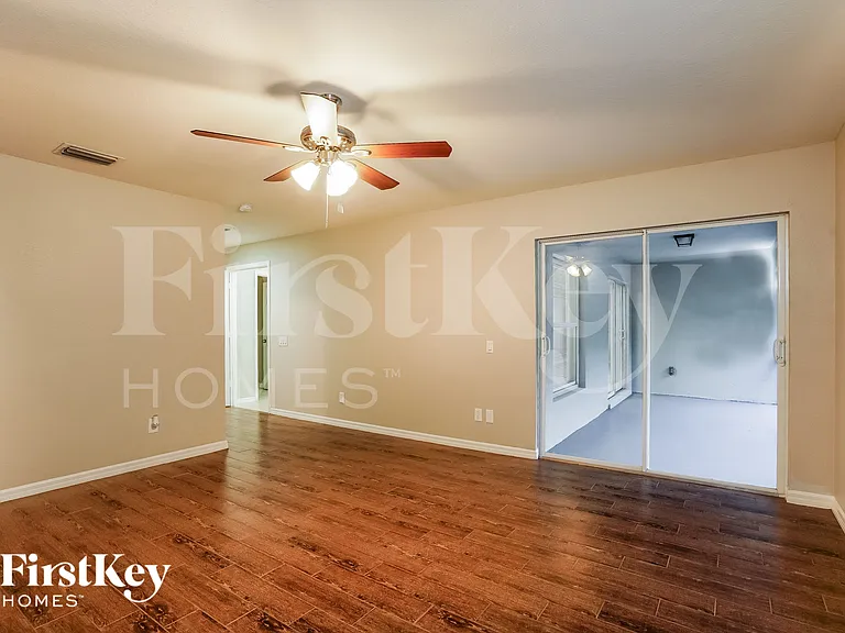 2508 NW 7th St — Photo 9
