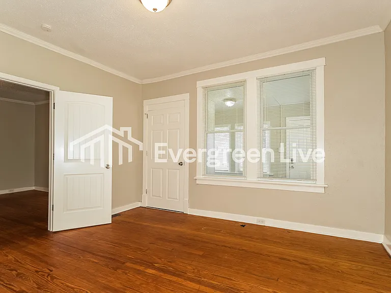 7063 Julian Ave — Photo 4