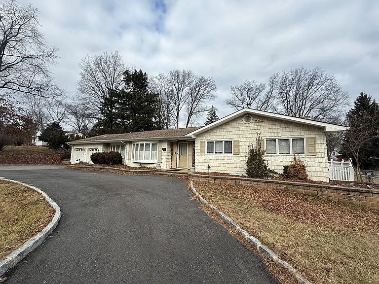 640 Vail Rd — Photo 3