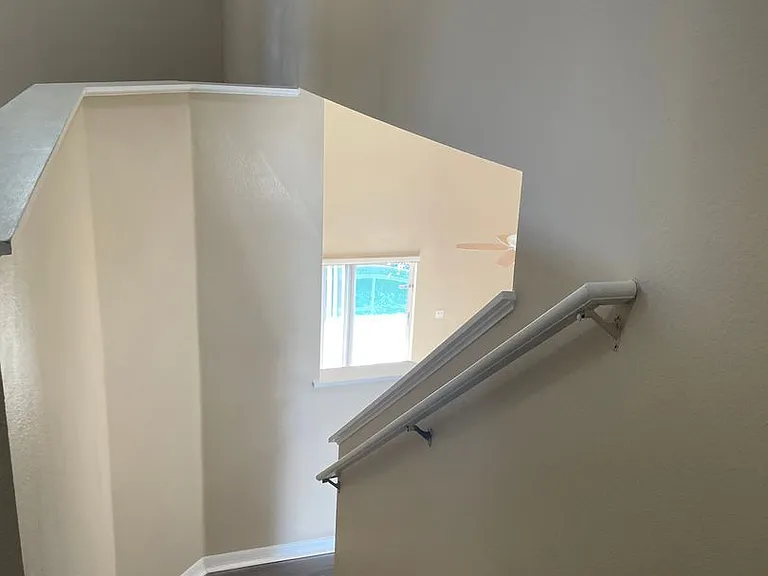 421 Lockbreeze Dr — Photo 31